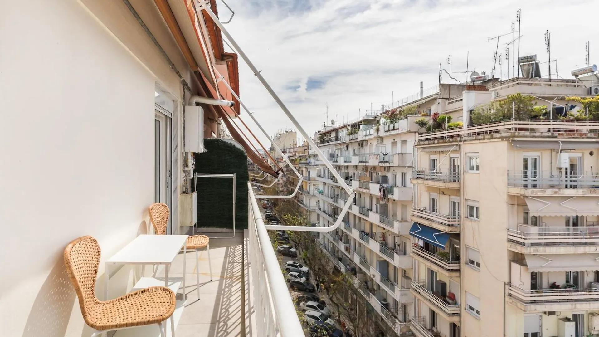 Sunshine By Halu! City Centre Family Retreat Thessaloniki 0*,  Griekenland